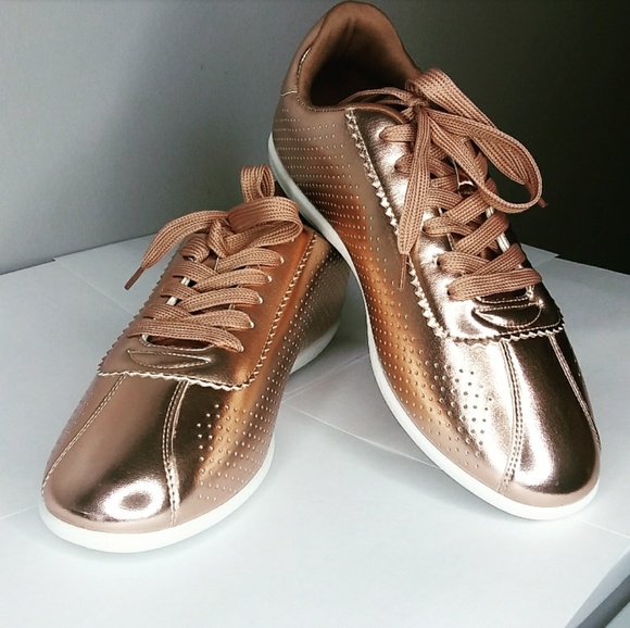 🆕//The Blair// Rose Gold lace up Sneaker - Picture 3 of 4